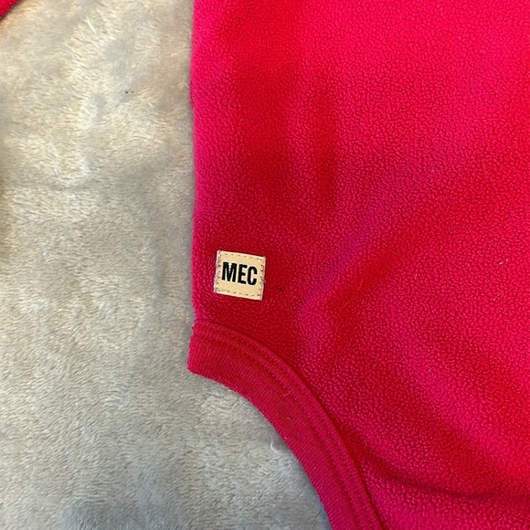 MEC - Pink microfleece long sleeve Onesie shirt. Size 24 months - Picture 4 of 4
